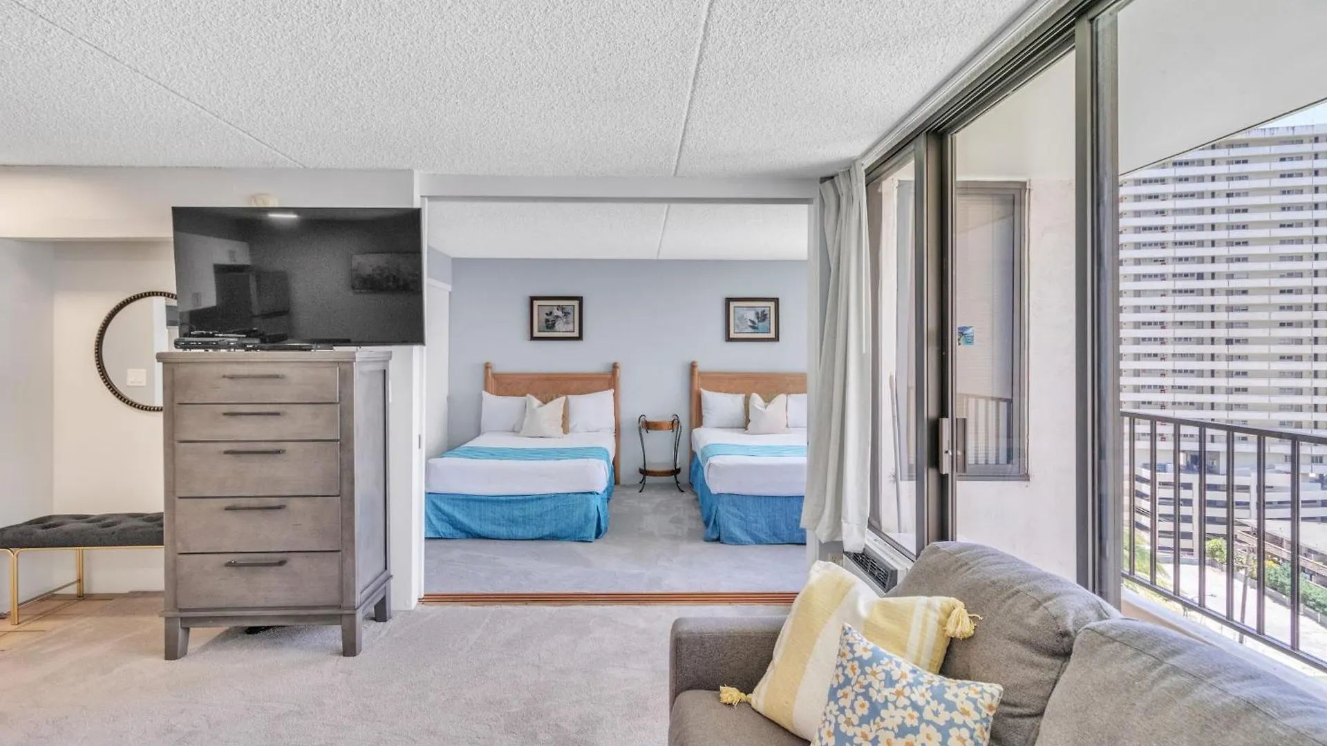 Spacious Waikiki Condo 1 Block From Beach With Full Kitchen And Free Parking Χονολουλού Διαμέρισμα