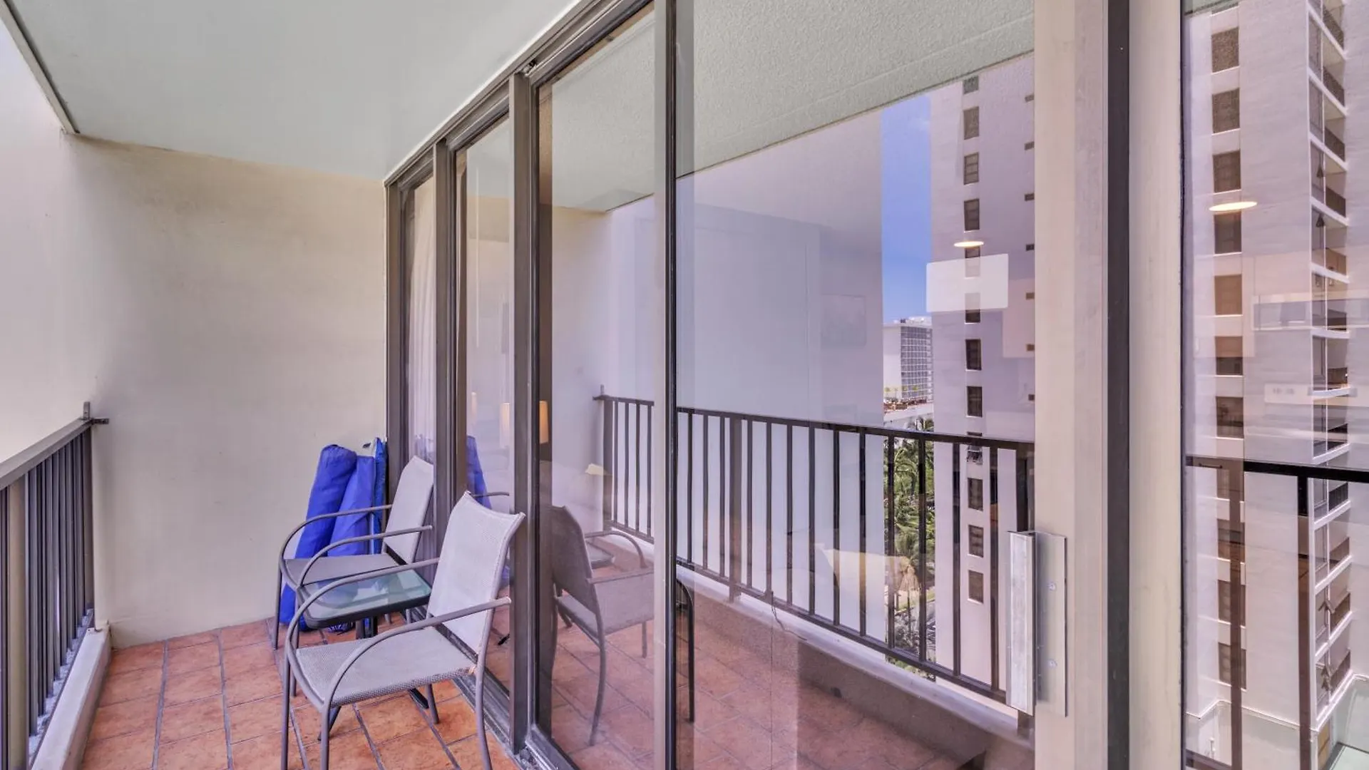 Spacious Waikiki Condo 1 Block From Beach With Full Kitchen And Free Parking Χονολουλού Ηνωμένες Πολιτείες της Αμερικής