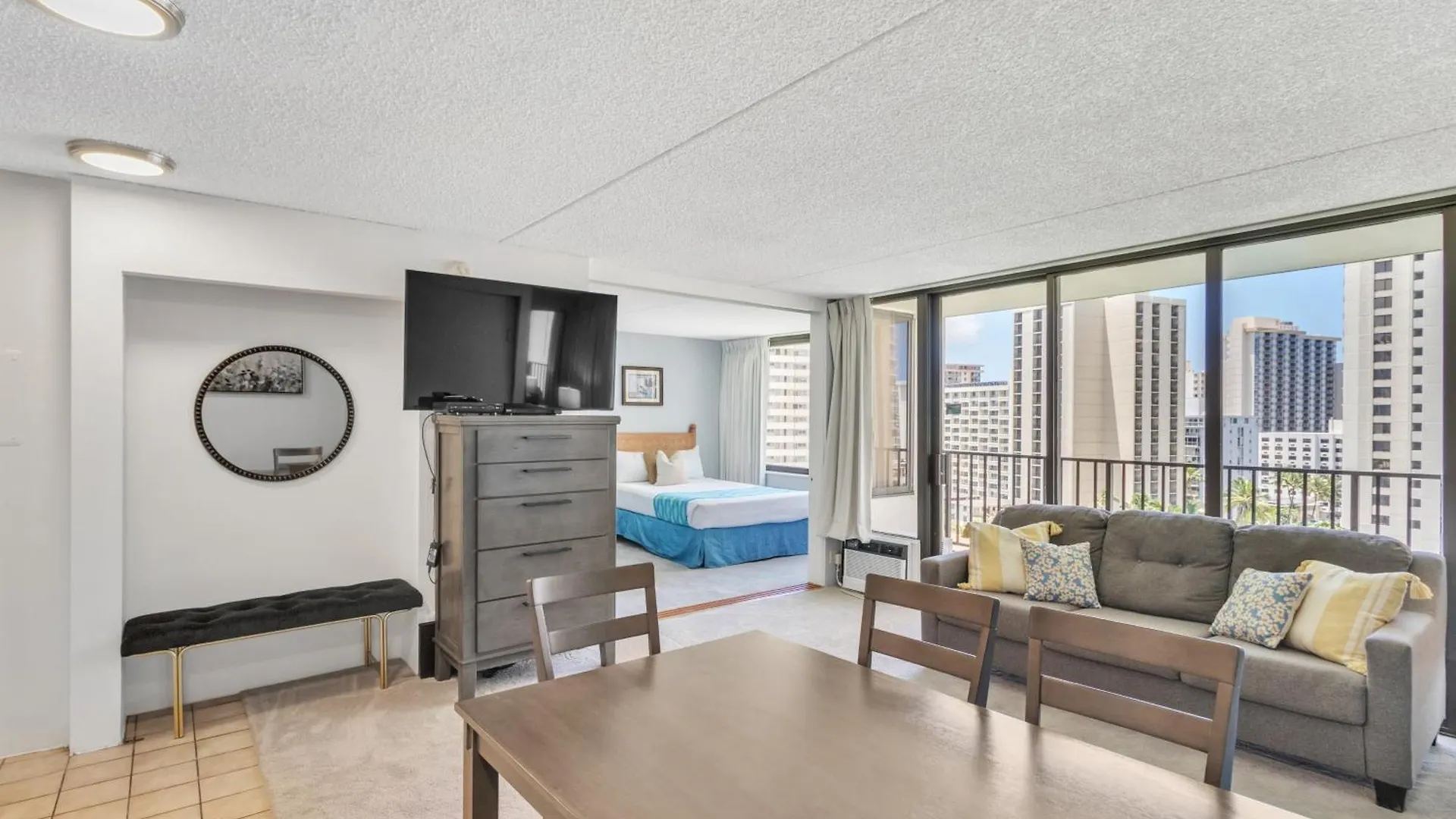 Spacious Waikiki Condo 1 Block From Beach With Full Kitchen And Free Parking Χονολουλού 0*,