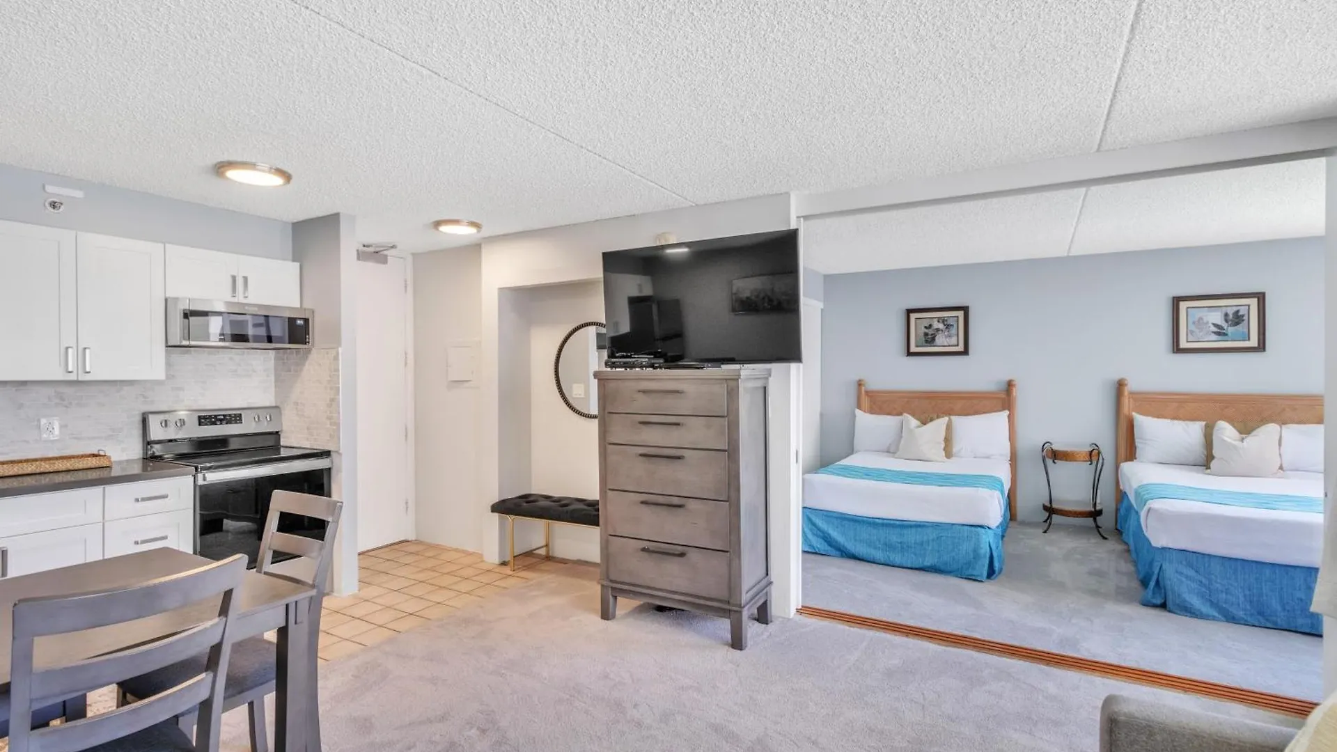 Spacious Waikiki Condo 1 Block From Beach With Full Kitchen And Free Parking Χονολουλού 0*,  Ηνωμένες Πολιτείες της Αμερικής