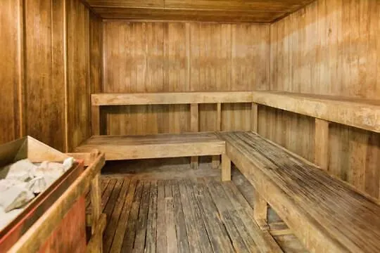 Spacious Waikiki Condo 1 Block From Beach With Full Kitchen And Free Parking 호놀룰루 0*,  미국
