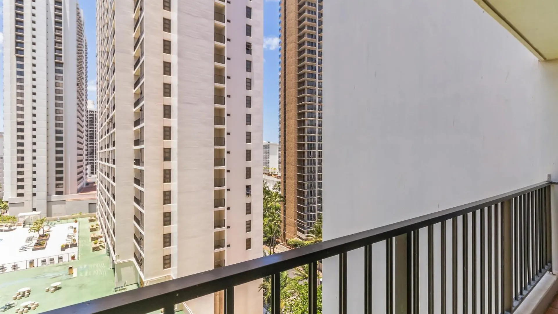 아파트 Spacious Waikiki Condo 1 Block From Beach With Full Kitchen And Free Parking 호놀룰루