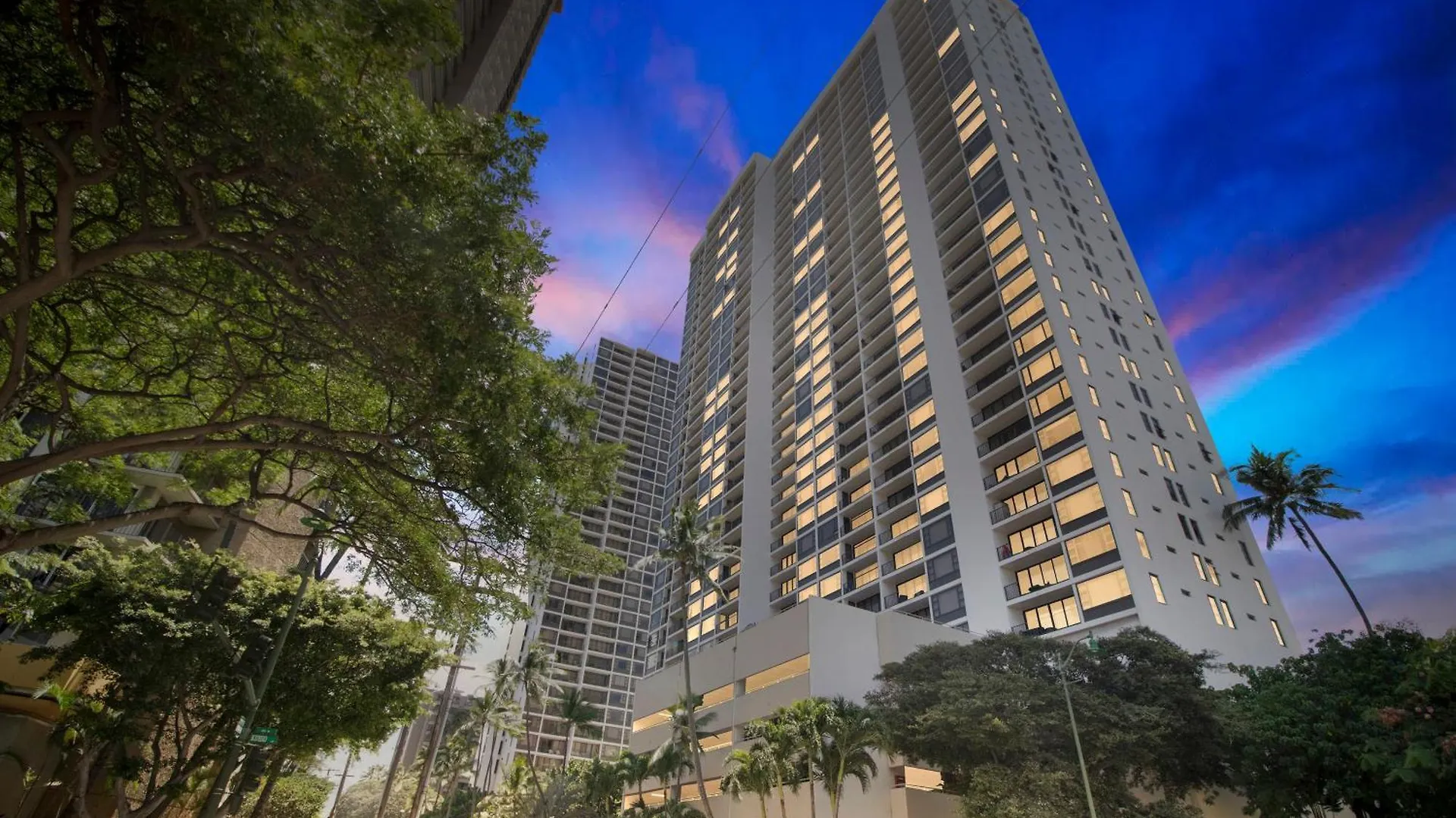 Spacious Waikiki Condo 1 Block From Beach With Full Kitchen And Free Parking 호놀룰루 아파트