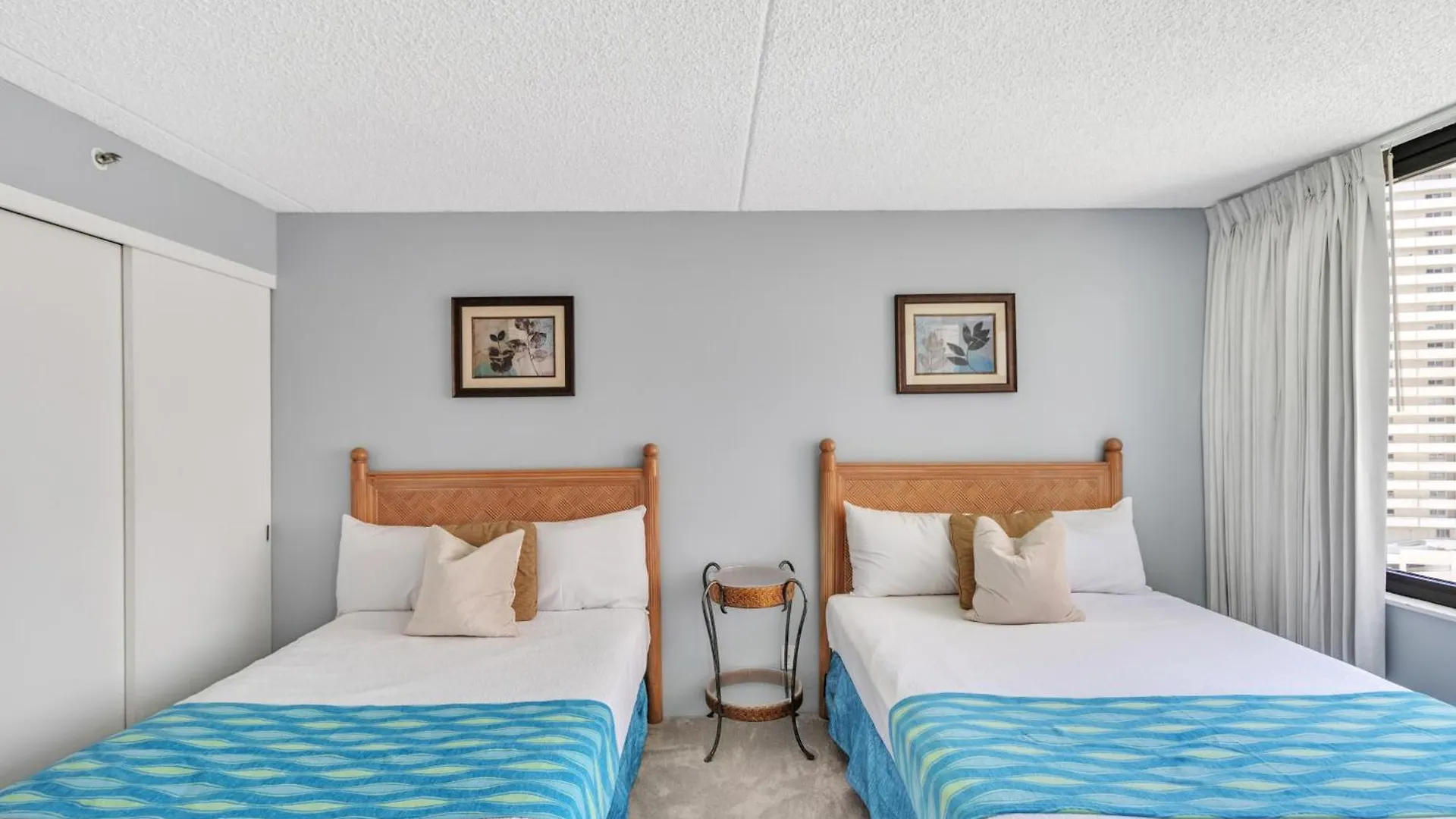 Spacious Waikiki Condo 1 Block From Beach With Full Kitchen And Free Parking 호놀룰루 아파트