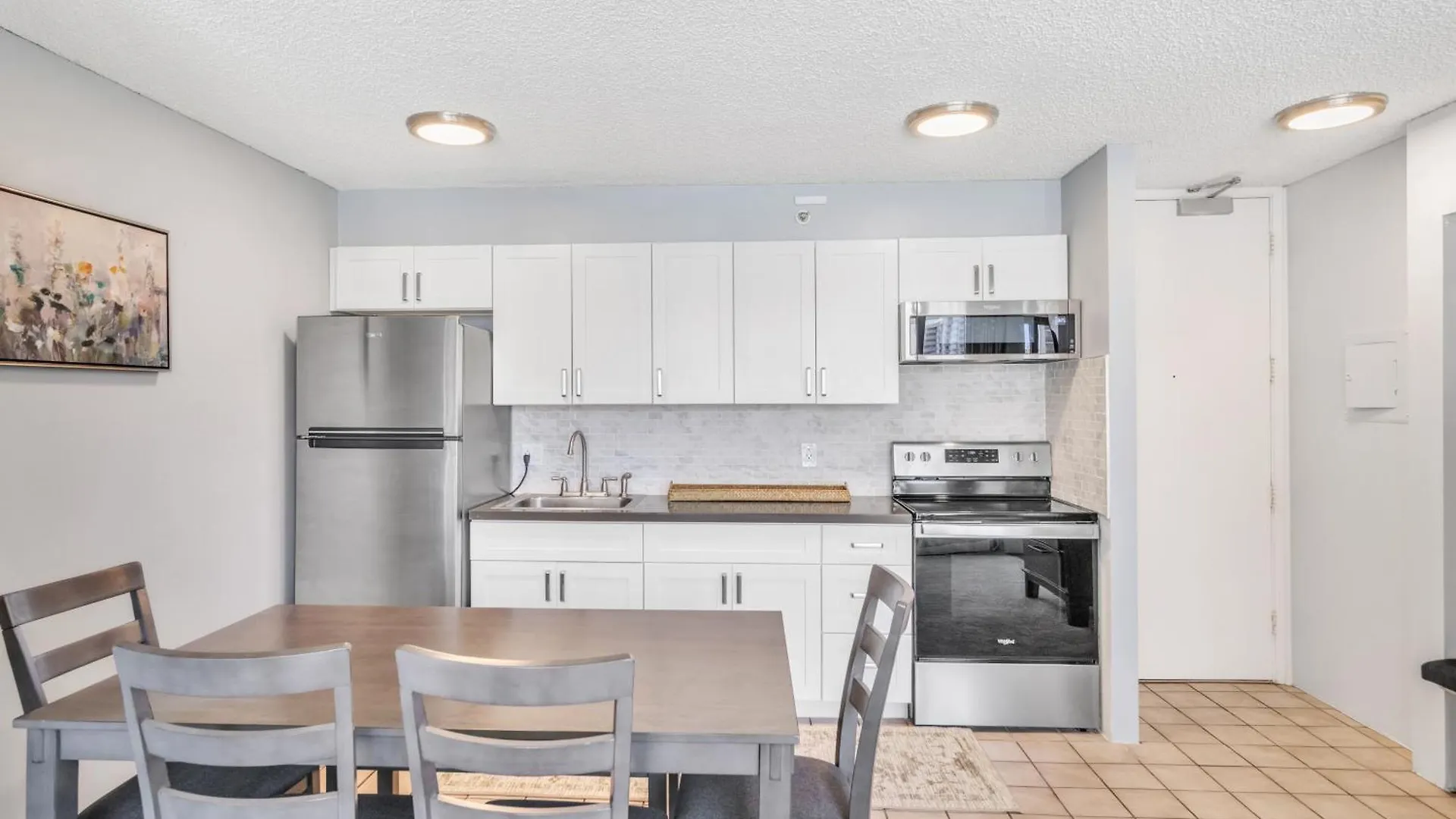 아파트 Spacious Waikiki Condo 1 Block From Beach With Full Kitchen And Free Parking 호놀룰루